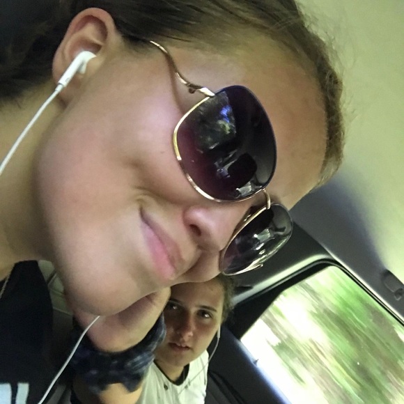 Meet your Posher, Molly - Picture 1 of 1